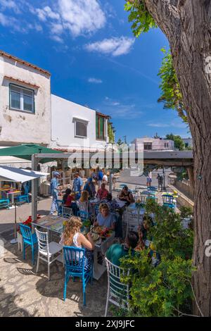 Blick auf Restaurant und Café auf der Piazza dela Vittoria, Anacapri, Insel Capri, Kampanien, Italien, Mittelmeer, Europa Copyright: FrankxFell 844-34966 E Stockfoto