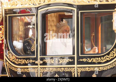 London, Großbritannien. Juli 2024. Im Bild: König Karl III. Und Königin Camilla reisen zum Parlament, um das Parlament zu eröffnen. Quelle: Justin Ng/Alamy Live News. Stockfoto