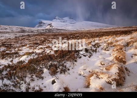 Schneesturm über cUL Mor im Winter, Assynt-Coigach National Scenic Area, Assynt, Inverpolly, Sutherland, Scottish Highlands, Schottland, Vereinigtes Königreich, Stockfoto