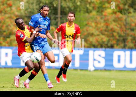 Genk, Belgien. Juli 2024. GENK, H. Essers Talent Park, 17.07.2024, Staffel 2024/2025, Freundschaftsspiel. Während des Spiels KRC Genk - Go Ahead Eagles (freundlich), GA Eagles Spieler Bobby Adekanye Credit: Pro Shots/Alamy Live News Stockfoto