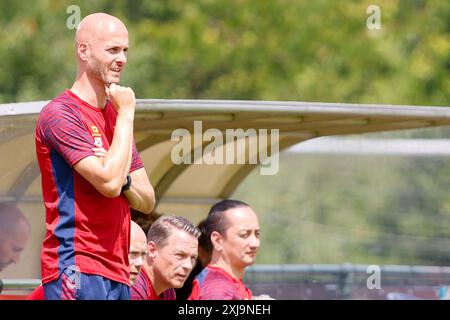 Genk, Belgien. Juli 2024. GENK, H. Essers Talent Park, 17.07.2024, Staffel 2024/2025, Freundschaftsspiel. Während des Spiels KRC Genk - Go Ahead Eagles (freundlich), GA Eagles Trainer Paul Simonis Credit: Pro Shots/Alamy Live News Stockfoto