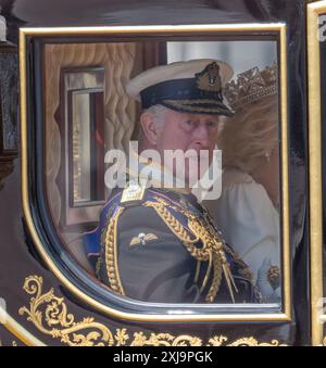 Westminster, London, Großbritannien. Juli 2024. König Karl III. Verlässt Buckingham Palace, begleitet von den Souveräns Escort des Household Cavallry Mounted Regiments, um an der Staatsöffnung des Parlaments teilzunehmen und die Rede des Königs zu präsentieren, die formell die neue Parlamentssitzung markiert. Quelle: Malcolm Park/Alamy Live News Stockfoto