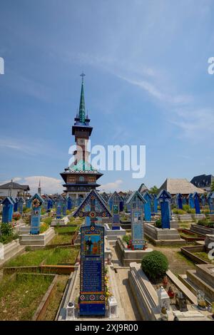 Sapanta Rumänien 14. Juli 2024. Der Vesel-Friedhof ist ein Friedhof in Săpânta, Komitat Maramureș, berühmt für seine bunten Grabkreuze und Naiven Stockfoto