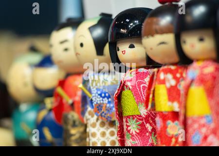 Traditionelle Japanische Alte Hölzerne Kokeshi-Puppen Stockfoto
