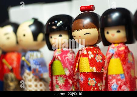 Traditionelle Japanische Alte Hölzerne Kokeshi-Puppen Stockfoto