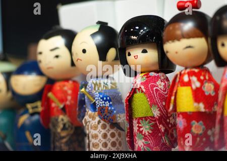 Traditionelle Japanische Alte Hölzerne Kokeshi-Puppen Stockfoto