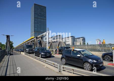 Elsenbrücke, verengte Fahrspur, Baustelle, Friedrichshain, Friedrichshain-Kreuzberg, Berlin, Deutschland Stockfoto