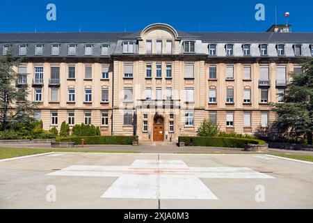 Europa, Luxemburg, Esch-sur-Alzette, Emile Mayrisch Hospital (Hospitalier Emile Mayrisch), historisches Hauptgebäude mit Hubschrauberpad Stockfoto