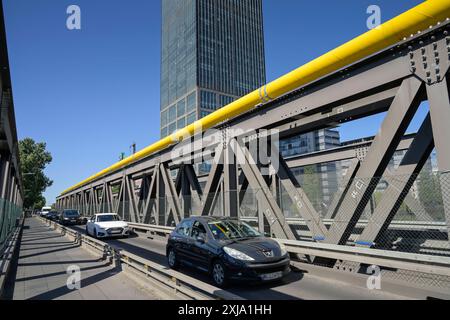 Elsenbrücke, verengte Fahrspur, Baustelle, Friedrichshain, Friedrichshain-Kreuzberg, Berlin, Deutschland *** Elsenbrücke, Schmalspur, Baustelle, Friedrichshain, Friedrichshain Kreuzberg, Berlin, Deutschland Stockfoto