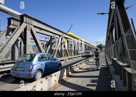 Elsenbrücke, verengte Fahrspur, Baustelle, Friedrichshain, Friedrichshain-Kreuzberg, Berlin, Deutschland *** Elsenbrücke, Schmalspur, Baustelle, Friedrichshain, Friedrichshain Kreuzberg, Berlin, Deutschland Stockfoto