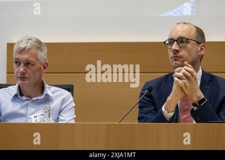 Der Berater Filip Hendrickx und der Finanzminister Vincent Van Peteghem wurden während einer Sitzung der Wirtschaftskommission der Kammer und der Kommission für soziale Angelegenheiten, Arbeit und Pensionen im bundesparlament am Mittwoch, den 17. Juli 2024, in Brüssel dargestellt. Während der Sitzung findet ein Gedankenaustausch mit den Ministern und eine Anhörung mit Vertretern des ACV, des ABVV, des ACLVB und der Agoria über die angekündigte Umstrukturierung bei Audi Brüssel statt. Audi Brussels kündigte Pläne zur Umstrukturierung des Werks in der Gemeinde Vorst/Wald, Gemeinde Brüssel an, mindestens 1,500 Arbeitsplätze sind in Gefahr Stockfoto