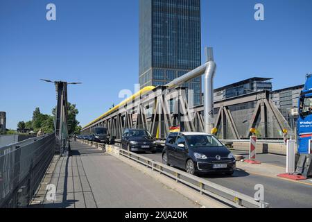 Elsenbrücke, verengte Fahrspur, Baustelle, Friedrichshain, Friedrichshain-Kreuzberg, Berlin, Deutschland *** Elsenbrücke, Schmalspur, Baustelle, Friedrichshain, Friedrichshain Kreuzberg, Berlin, Deutschland Stockfoto