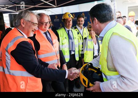 Presenti: il Vicepremier e Ministro delle Infrastrutture e dei Trasporti, Matteo Salvini, il Presidente della Regione Lazio, Francesco Rocca, il Sindaco di Roma, Roberto Gualtieri, il Presidente di Anas, Edoardo Valente, al cantiere dei lavori del Giubileo per il prolungamento del sottopasso Lungotevere in Sassia e in occasione dell'abbattimento del diaframma che consent&#xe0; il collegamento del nuovo sottopasso a quello esistente a Roma, Mercoled&#xec; 17Luglio 2024 (Foto Mauro, Minister für Verkehr und Minister für Infrastruktur) sowie Stellvertretender Minister von Labogna/Labogna Stockfoto