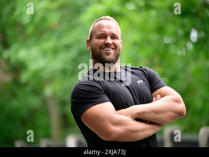 Prag, Tschechische Republik. Juli 2024. Prag, Tschechische Republik. 17.07.2024, der tschechische Athlet Tomas Stanek posiert während einer Pressekonferenz über den Abgang ausgewählter tschechischer Athleten zu den Olympischen Spielen in Paris am 17. Juli 2024 in Prag, Tschechische Republik. Quelle: Roman Vondrous/CTK Photo/Alamy Live News Stockfoto
