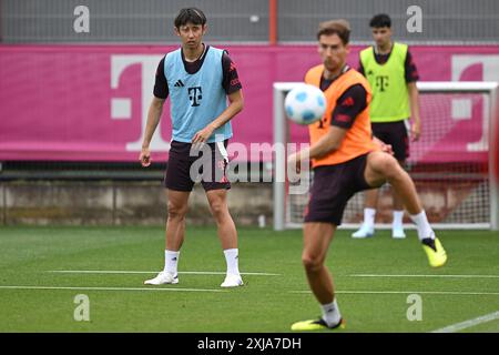 München, Deutschland. Juli 2024. Fussball: Bundesliga, das erste Training des FC Bayern unter Kompany, Hiroki Ito (l) nimmt am Training Teil. Quelle: Sven Hoppe/dpa/Alamy Live News Stockfoto