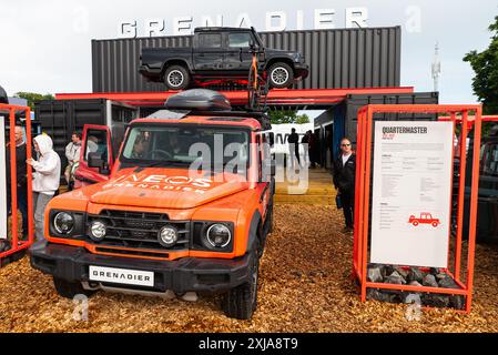 INEOS Grenadier Quartermaster-Reihe Ausstellungsstand mit Autos auf dem Goodwood Festival of Speed 2024 Stockfoto