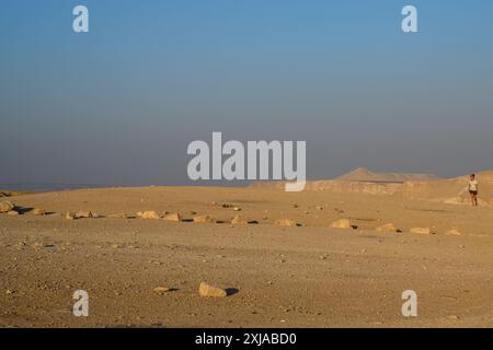 Panoramablick der Negev-Wüste am Havarim-Fluss (in der Nähe des Kibbutz Sde Boker), Israel Stockfoto