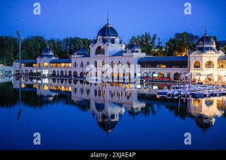 City Park Eislaufbahn und Bootstouren in Városliget in Budapest Ungarn Stockfoto