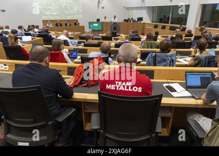 Dieses Bild zeigt eine Sitzung der Kommission für Wirtschaft und der Kommission für soziale Angelegenheiten, Arbeit und Pensionen im bundesparlament, am Mittwoch, den 17. Juli 2024, in Brüssel. Während der Sitzung findet ein Gedankenaustausch mit den Ministern und eine Anhörung mit Vertretern des ACV, des ABVV, des ACLVB und der Agoria über die angekündigte Umstrukturierung bei Audi Brüssel statt. Audi Brussels kündigte Pläne zur Umstrukturierung des Werks in der Gemeinde Vorst/Forest in Brüssel an, mindestens 1,500 Arbeitsplätze sind vom Abbau bedroht. BELGA FOTO NICOLAS MAETERLINCK Stockfoto