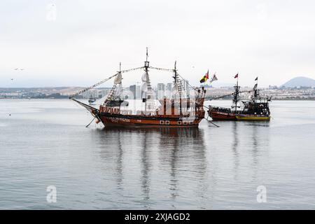 Coquimbo, Chile - 15. März 2019: Alte Segelschiffe ankern in der Bucht von Coquimbo. Stockfoto