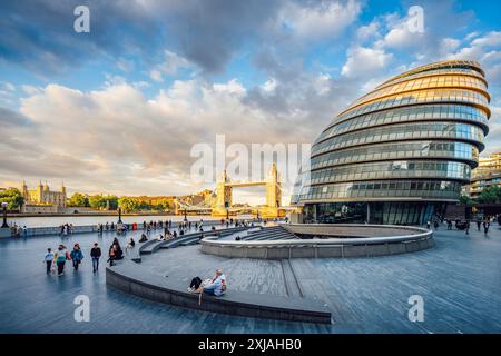 London, Vereinigtes Königreich - 5. Mai 2022: Die Skyline von london in der Abendsonne Stockfoto