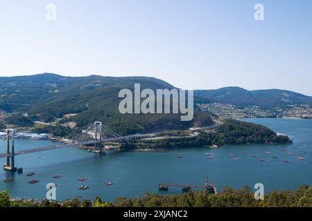 Blick auf die Rande Brücke über die Mündung von Vigo (Spanien) Stockfoto