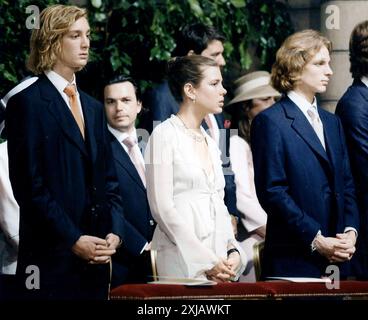 12-07-2005 Monaco Archivio Storico Olycom/LaPresse Pierre Rainier Stefano Casiraghi (La Colle, 5 settembre 1987) è l'ultimo dei tre figli di Carolina di Monaco e del suo secondo marito Stefano Casiraghi. Fratello di Andrea e Charlotte, è ottavo nella linea di successione al trono di Monaco. Nella Foto: Pierre Rainier Stefano Casiraghi, Principessa Charlotte e Principe Andrea durante la Messa di Intronizzazione di Principe Alberto II. Auf dem Foto: Pierre Rainier Stefano Casiraghi, Prinzessin Charlotte und Prinz Andrew während der Inthronisierungsmesse von Prinz Albert II Stockfoto