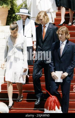 12-07-2005 Monaco Archivio Storico Olycom/LaPresse Pierre Rainier Stefano Casiraghi (La Colle, 5 settembre 1987) è l'ultimo dei tre figli di Carolina di Monaco e del suo secondo marito Stefano Casiraghi. Fratello di Andrea e Charlotte, è ottavo nella linea di successione al trono di Monaco. Nella Foto: Pierre Rainier Stefano Casiraghi, Principessa Charlotte e Principe Andrea durante la Messa di Intronizzazione di Principe Alberto II. Auf dem Foto: Pierre Rainier Stefano Casiraghi, Prinzessin Charlotte und Prinz Andrew während der Inthronisierungsmesse von Prinz Albert II Stockfoto