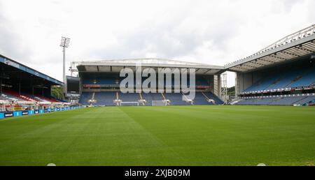 Blick auf das Bryan Douglas Darwen End, im Ewood Park, Heimstadion des Blackburn Rovers Football Club, Blackburn, Lancashire, Großbritannien Stockfoto