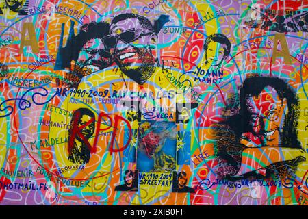 Graffiti-Kunst der Berliner Mauer mit Ray Charles, Mandela und anderen. East Side Gallery. Berlin, Deutschland. Stockfoto