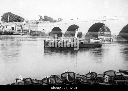 Vergnügungsdampfer Kew Bridge auf der Themse, viktorianische Zeit Stockfoto