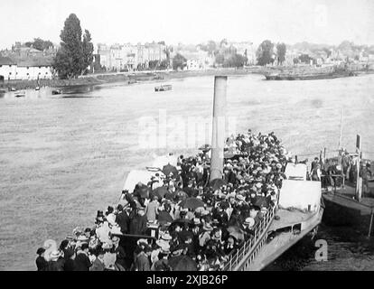 Vergnügungsdampfer Kew Bridge auf der Themse, viktorianische Zeit Stockfoto