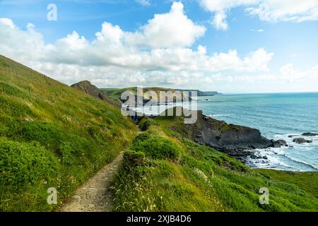 Ein wunderschöner Spaziergang zum Hartland Point mit seinem wunderschönen Leuchtturm und atemberaubendem Meerblick Stockfoto