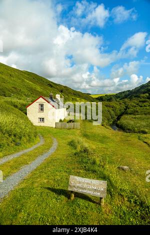 Ein wunderschöner Spaziergang zum Hartland Point mit seinem wunderschönen Leuchtturm und atemberaubendem Meerblick Stockfoto