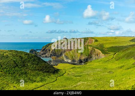 Ein wunderschöner Spaziergang zum Hartland Point mit seinem wunderschönen Leuchtturm und atemberaubendem Meerblick Stockfoto