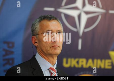 Javoriv, Ukraine - 21. September 2015: NATO-Generalsekretär Jens Stoltenberg während einer Pressekonferenz auf dem Trainingsplatz Javoriv in der Ukraine. Stockfoto