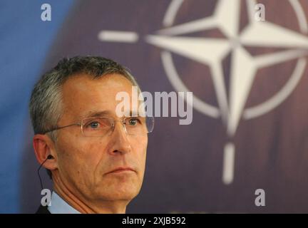 Javoriv, Ukraine - 21. September 2015: NATO-Generalsekretär Jens Stoltenberg während einer Pressekonferenz auf dem Trainingsplatz Javoriv in der Ukraine. Stockfoto