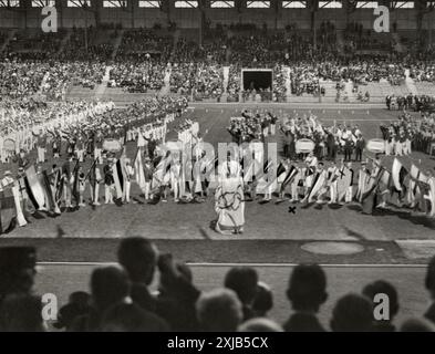 Olympische Spiele 1924 In Paris. Eröffnungszeremonie – die Eröffnungszeremonie der Olympischen Spiele 1924 fand am 5. Juli 1924 im Olympiastadion in Colombes (heute Yves-du-Manoir-Stadion) statt Stockfoto