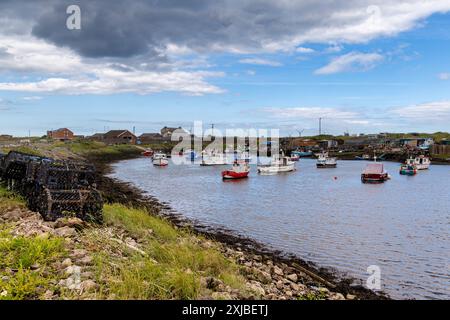 Eine allgemeine Ansicht von Paddy's Hole am South Gare, Redcar, North Yorkshire in England. Ein Einlass des River Tees, der eine sichere Zuflucht für kleine Boote und Fischerboote bietet, wurde Paddy's Hole nach den irischen Schiffen benannt, die beim Wellenbrecher an der Mündung des Flusses geholfen haben. Mittwoch, 17. Juli 2024. (Foto: Mark Fletcher | MI News) Credit: MI News & Sport /Alamy Live News Stockfoto