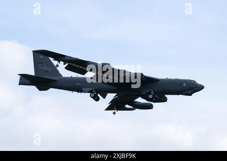 Boeing B-52H Stratofortress der 20TH BOMBE SQUADRON United States Air Force trifft während des Royal International Air Tattoo 2024 Ankunftstages bei RAF Fairford, Cirencester, Vereinigtes Königreich, 17. Juli 2024 ein (Foto: Cody Froggatt/News Images) Stockfoto