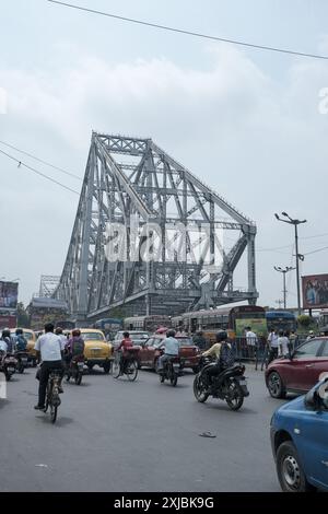Die Howrah Bridge ist Asiens längste Freischwingbrücke, die von der East India Company gebaut wurde Stockfoto