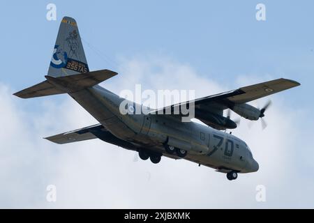 Cirencester, Großbritannien. Juli 2024. Lockheed C-130 Hercules von der Hellenic Air Force trifft am 17. Juli 2024 während des Royal International Air Tattoo 2024 Arrivals Day bei der RAF Fairford, Cirencester, United Kingdom, ein (Foto: Cody Froggatt/News Images) in Cirencester, United Kingdom, am 17. Juli 2024. (Foto: Cody Froggatt/News Images/SIPA USA) Credit: SIPA USA/Alamy Live News Stockfoto