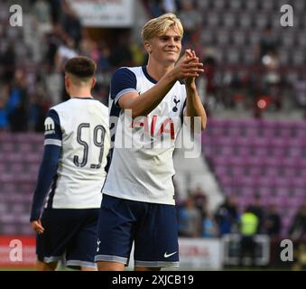 Tynecastle Park. Edinburgh.Scotland.UK.17. Juli 24 Hearts Freundschaftsspiel gegen Tottenham Hotspur. Spurs Lucas Bergvall Credit: eric mccowat/Alamy Live News Stockfoto