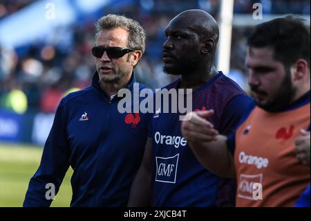 BUENOS AIRES, ARGENTINIEN - 13. JULI: Fabien Galthié Head Coach von Frankreich spricht mit Jordan Joseph von Frankreich während des warm-up-Testspiels zwischen Argentinien Stockfoto