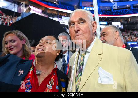 Milwaukee, USA. Juli 2024. Roger Stone posiert für Fotos am 3. Tag der Republican National Convention 2024 im Fiserv Forum in Milwaukee, WI, 17. Juli 2024. (Foto: Anthony Behar/SIPA USA) Credit: SIPA USA/Alamy Live News Stockfoto