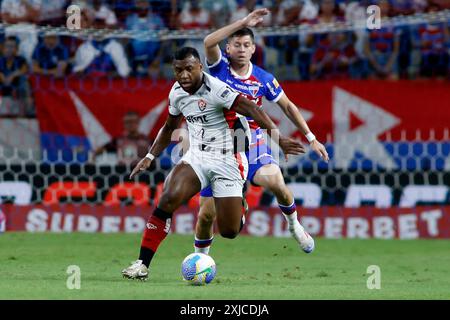 Fortaleza, Ceara, Brasilien. Juli 2024. Fortaleza (CE), 17/2024 - Fortaleza EC X Vitoria FC - Alerrandro und Matheus Rosseto während des Spiels zwischen Fortaleza (CE) Arena Castelao in Fortaleza CE. (Kreditbild: © LC Moreira/TheNEWS2 via ZUMA Press Wire) NUR REDAKTIONELLE VERWENDUNG! Nicht für kommerzielle ZWECKE! Stockfoto