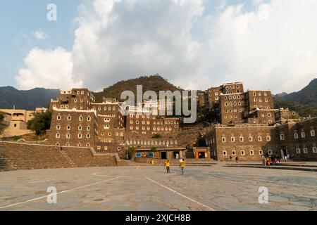 Abha, Saudi-Arabien: Blick auf das antike Dorf Rijal Almaa in der Nähe von Abha in Saudi-Arabien Bergen Stockfoto