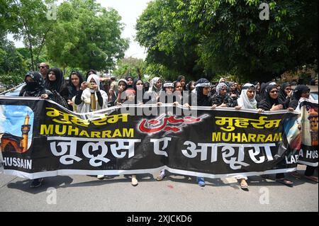 Indien. Juli 2024. NOIDA, INDIEN – 17. JULI: Schiitische muslimische Gläubige nehmen am 17. Juli 2024 in Noida, Indien, an einer Trauerprozession zum Tag der Aschura Teil. (Foto: Sunil Ghosh/Hindustan Times/SIPA USA) Credit: SIPA USA/Alamy Live News Stockfoto