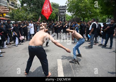 Indien. Juli 2024. NOIDA, INDIEN – 17. JULI: Schiitische muslimische Gläubige nehmen am 17. Juli 2024 in Noida, Indien, an einer Trauerprozession zum Tag der Aschura Teil. (Foto: Sunil Ghosh/Hindustan Times/SIPA USA) Credit: SIPA USA/Alamy Live News Stockfoto