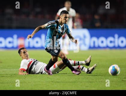 Sao Paulo, Brasilien. Juli 2024. Fußball – Brasilianische Meisterschaft – São Paulo gegen Grêmio – Morumbi Stadium. Spieler während der Action The Match Credit: Vilmar Bannach/Alamy Live News Stockfoto